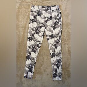 SOFT SURROUNDINGS GRAY FLORAL LEGGINGS SUEDED FEEL‎ WOMENS SIZE MEDIUM